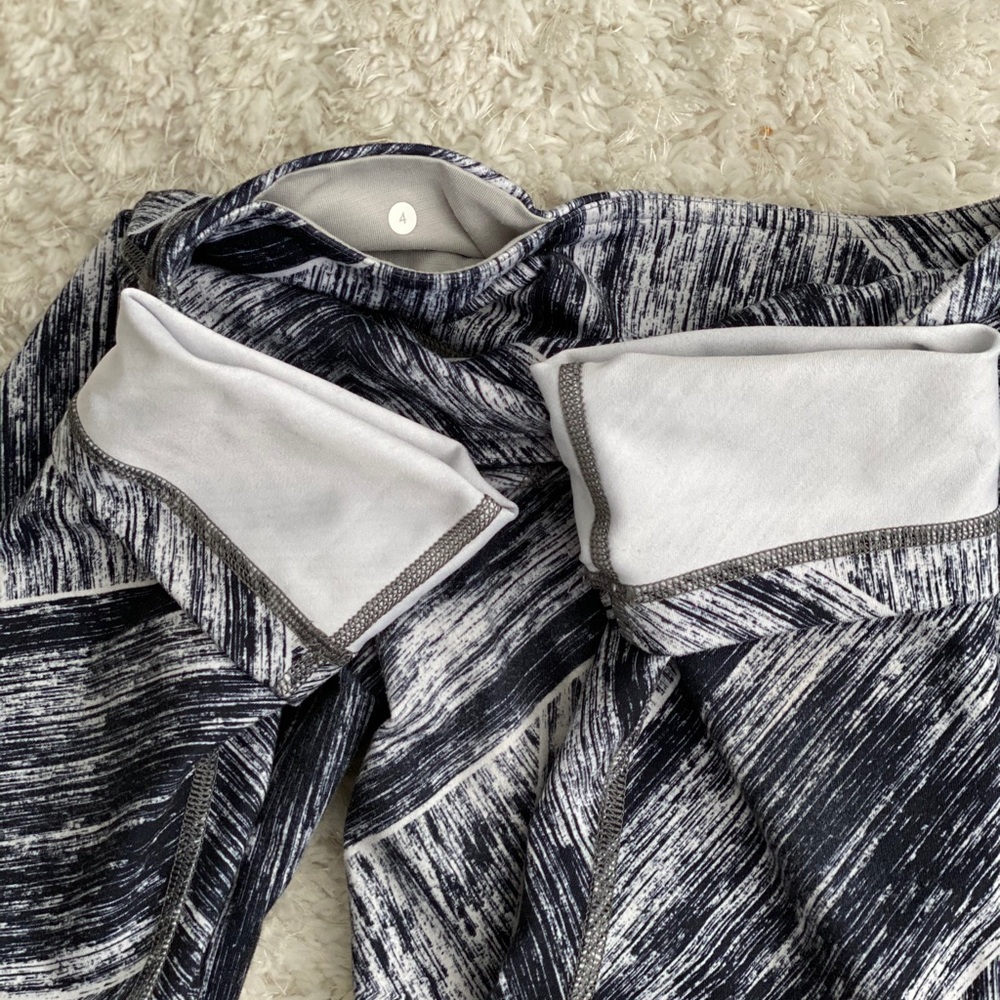 Lululemon Abstract Capri - image 4